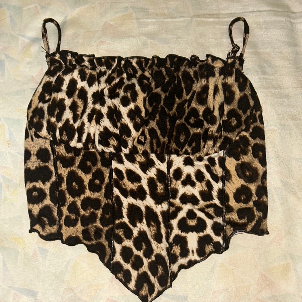 SHEIN Privé Top estilo camisola de leopardo con costuras en el pecho fruncido